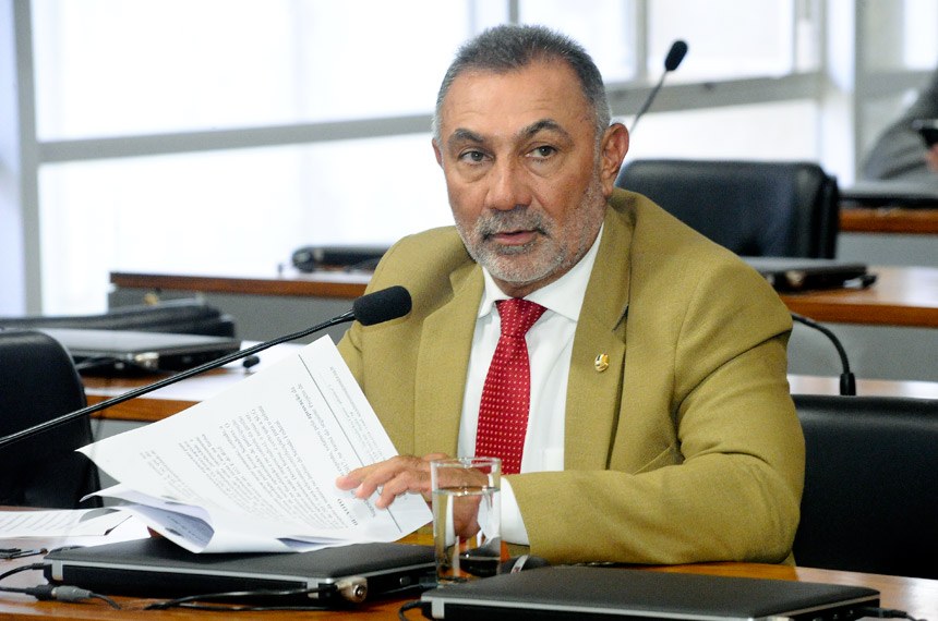 Senadores tentam acordo sobre proibição de vendas de veículos a gasolina