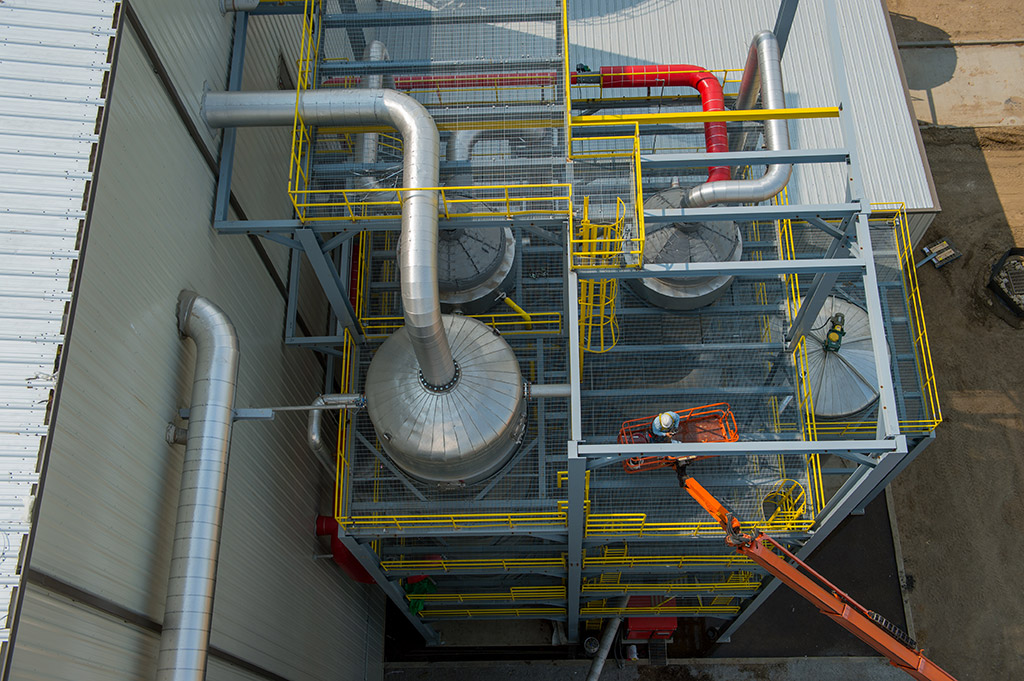 Detalhe da área externa dos tanques de pré-tratamento. É aqui que é feita a quebra da biomassa em celulose para a obtenção dos açúcares que produzirão o etanol