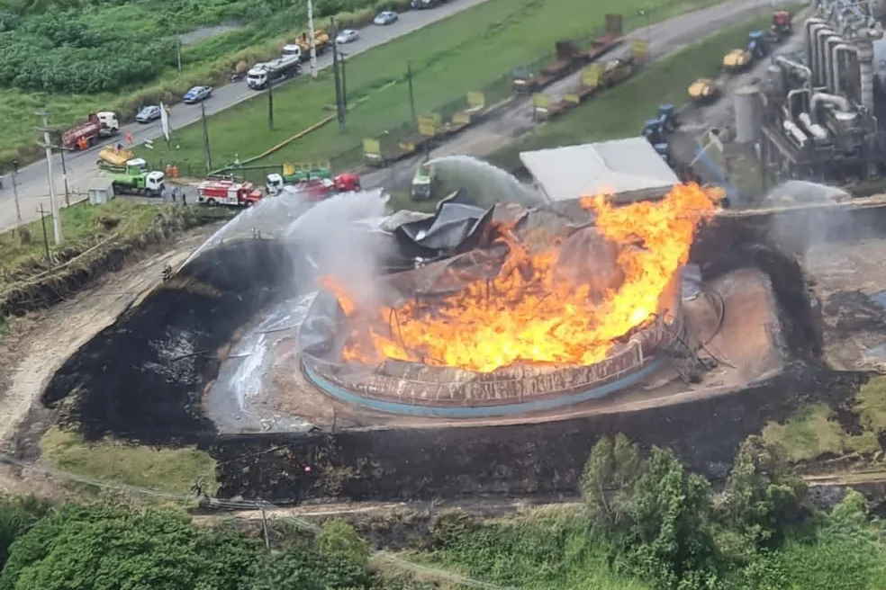 Tanque de combustível da usina Caeté explode em São Miguel dos Campos (AL)