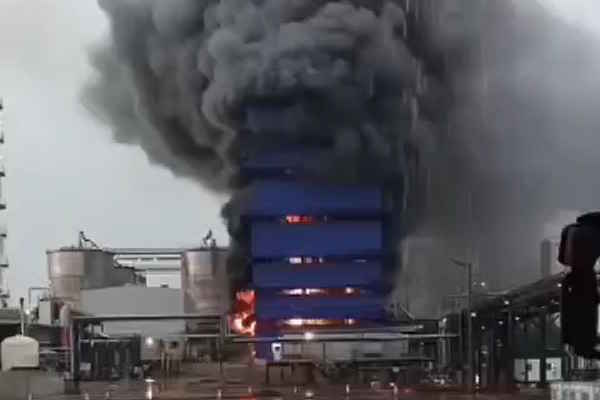 Incêndio consome parte de estrutura de refinaria de óleo da Inpasa em Dourados (MS)