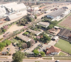 Imagem aérea da sede e do terminal logístico da Usaçúcar em Maringá