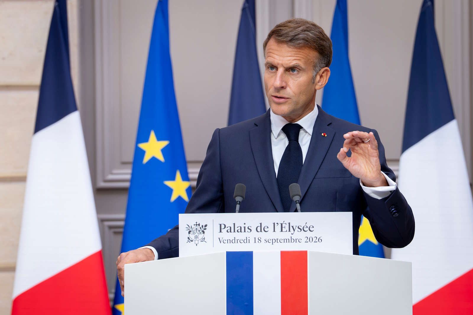 Em meio à crise na França, Macron busca apoio de países do Golfo para baixar combustíveis