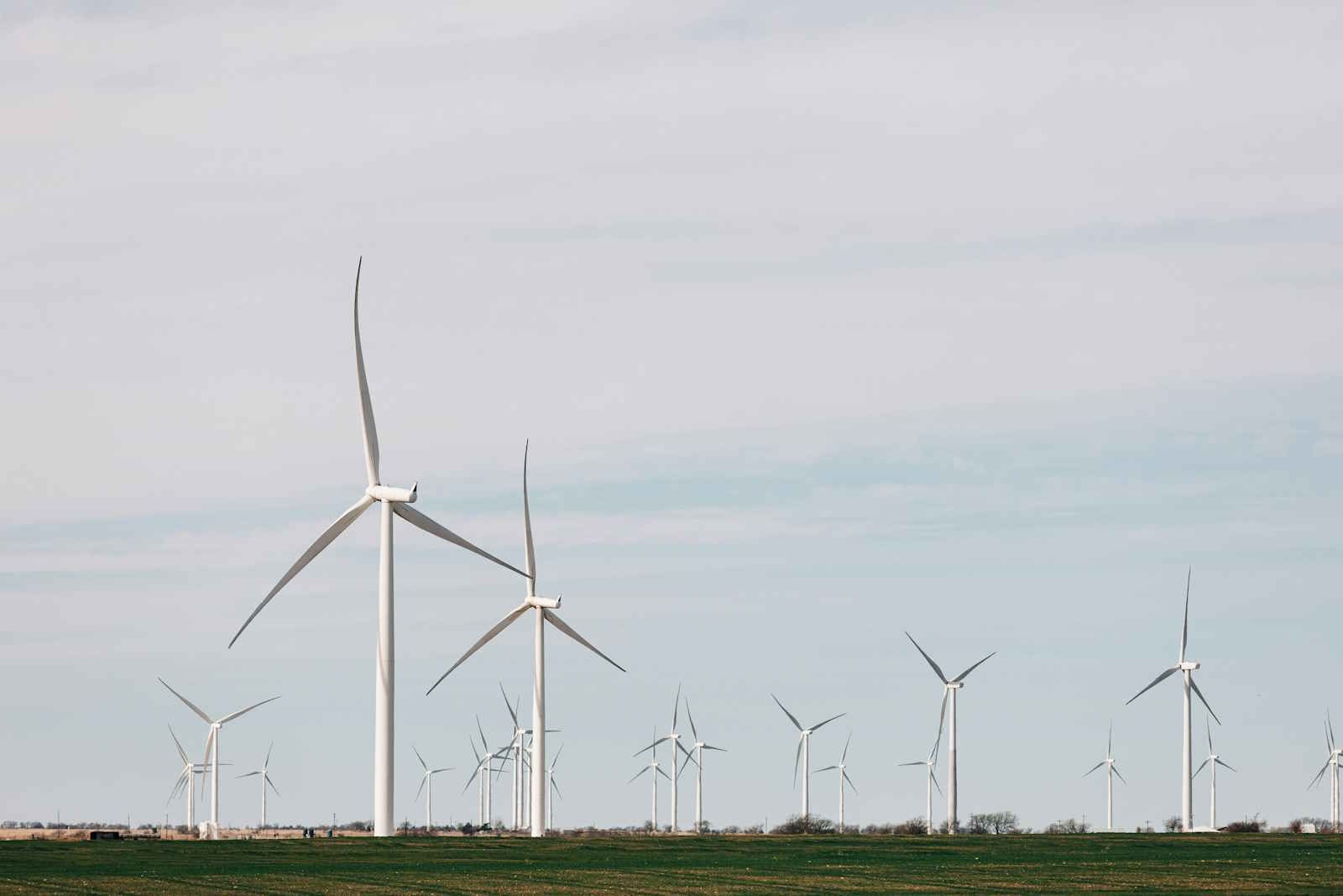 Cortes na geração de energia solar e eólica superam 60% em 1 a cada 5 dias