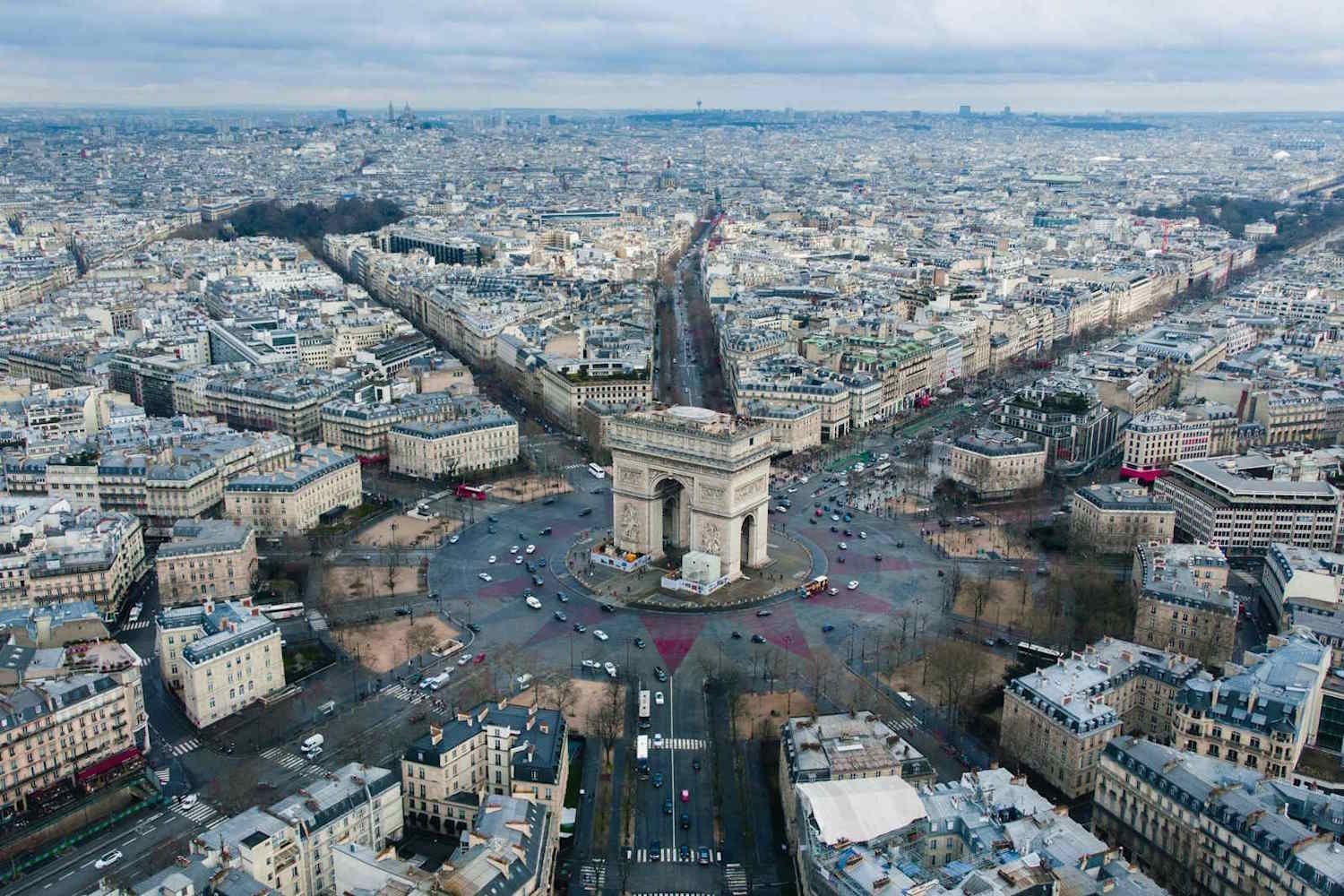 França estuda medidas para tentar conter revolta social por crise dos combustíveis