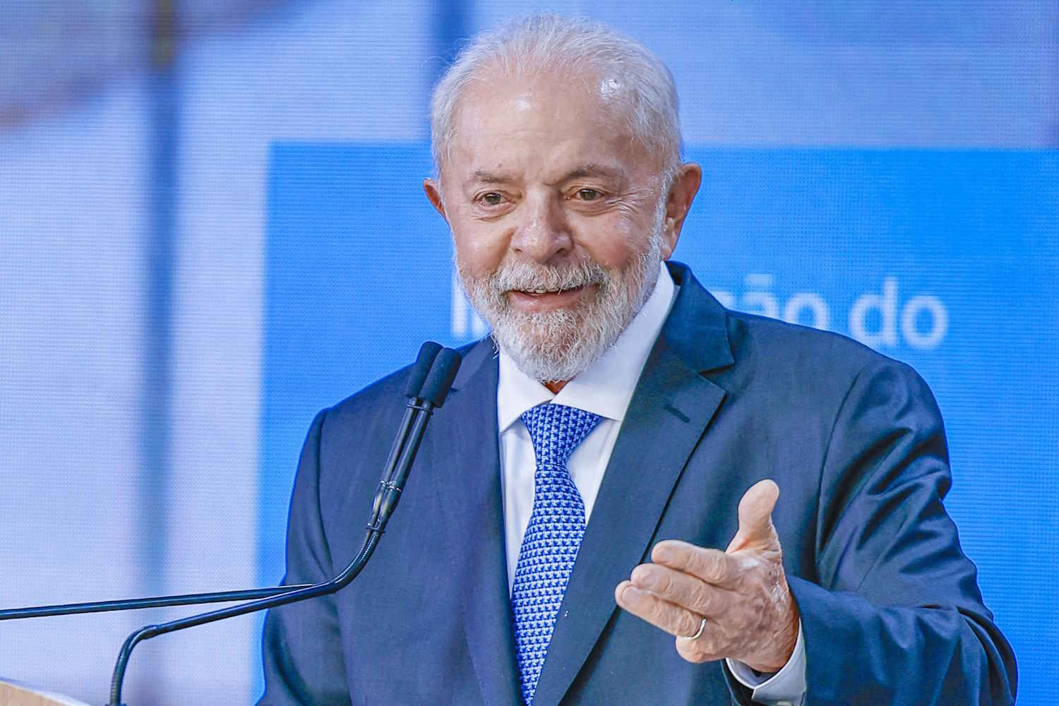 Lula critica tarifaço e afirma que Trump “age como um imperador”