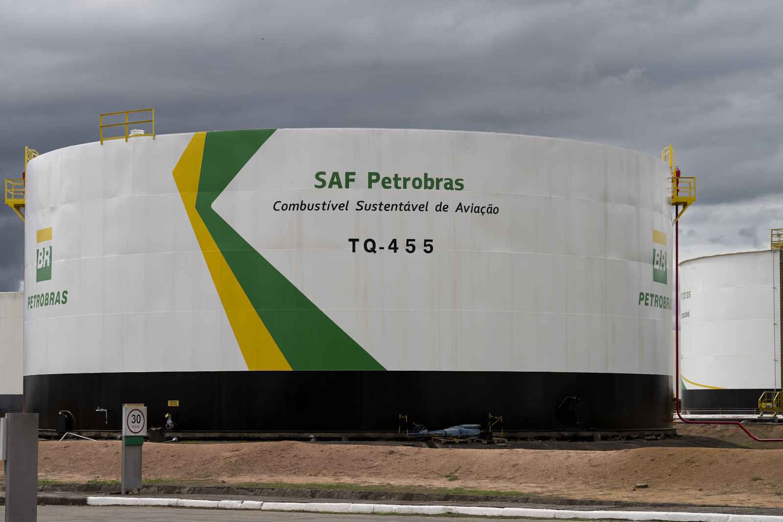 Petrobras aprimora produção e oferece ao mercado SAF com menor intensidade de carbono
